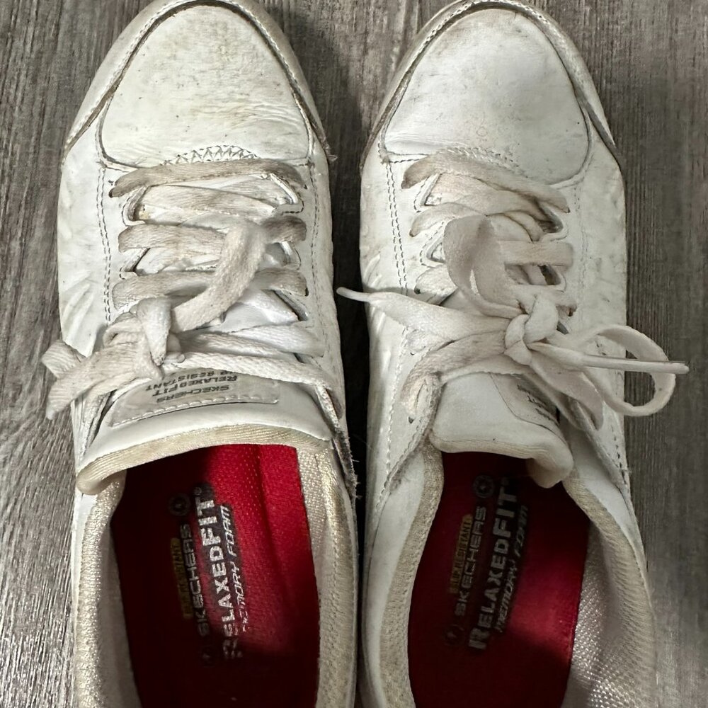 Hooters Girl sketcher work shoes